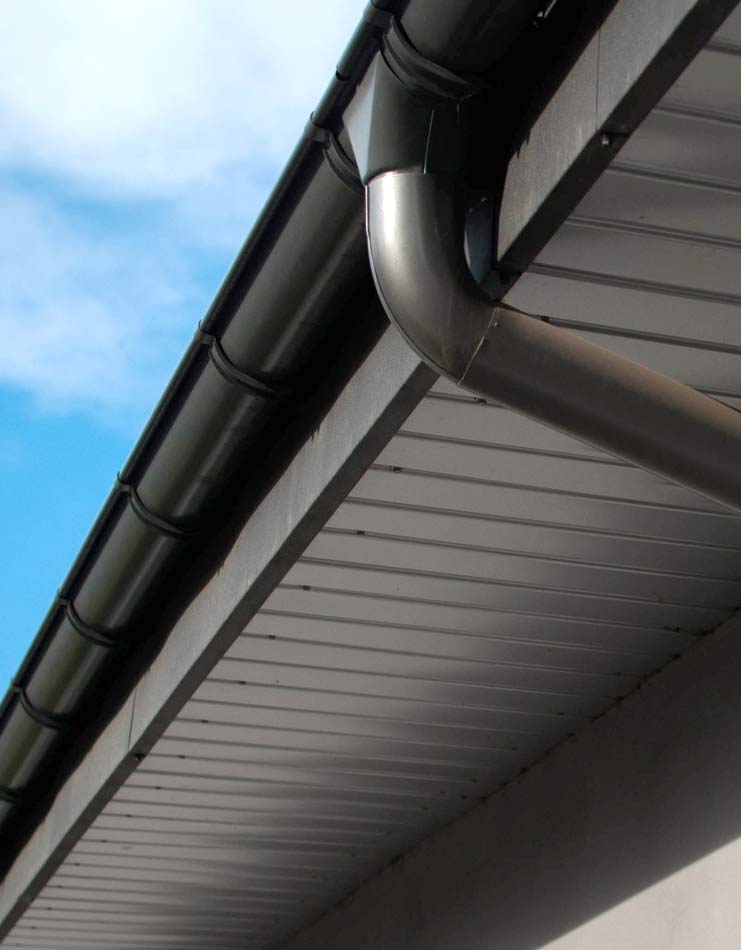 Gutter, downpipe and soffits spray painting